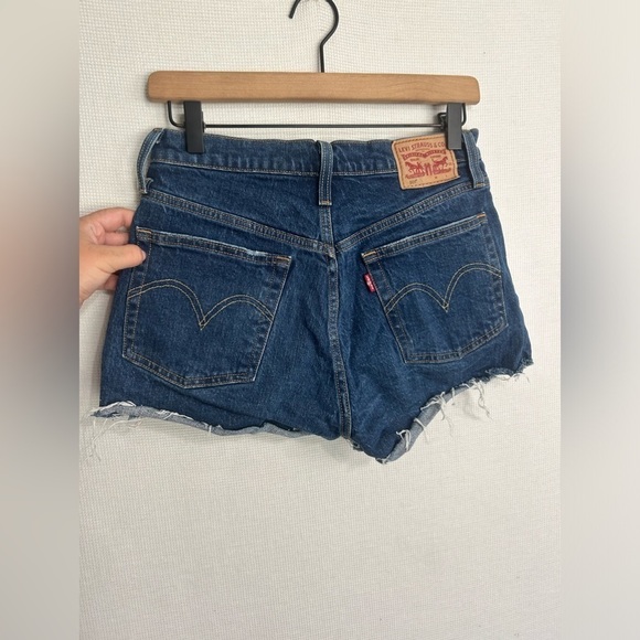 Levi 501 distressed shorts - Picture 3 of 4